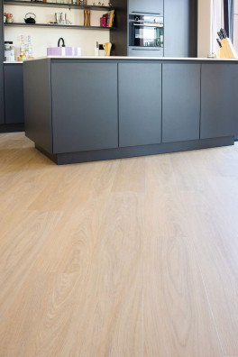 Viva Floors Rigid Click Eiken 7810 Viva Floors Rigid Click Eiken 7810