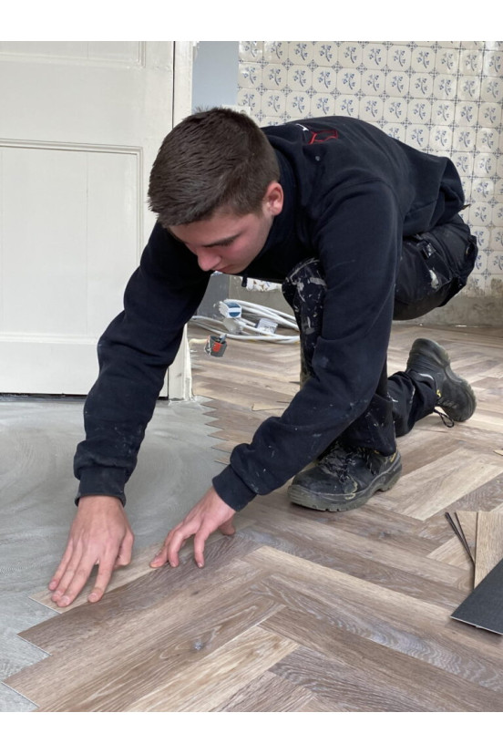 Klik PVC visgraat leggen (alleen in combinatie met onze vloeren) Klik PVC visgraat leggen (alleen in combinatie met onze vloeren)
