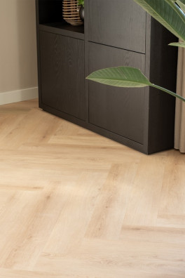 Floer Walvisgraat PVC – Cetus Crème FLR 3524 Floer Walvisgraat PVC – Cetus Crème FLR 3524