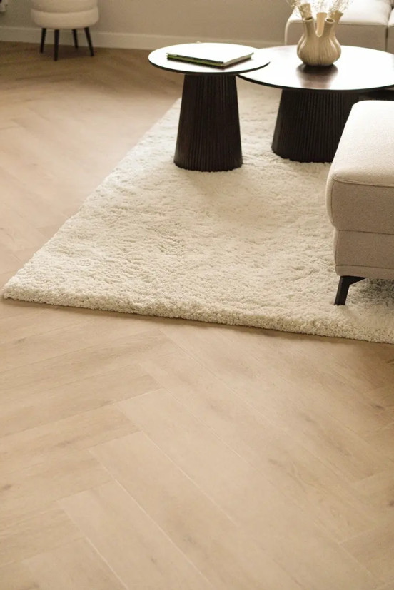 Floer Walvisgraat PVC – Bryde Bruin FLR 3526 Floer Walvisgraat PVC – Bryde Bruin FLR 3526